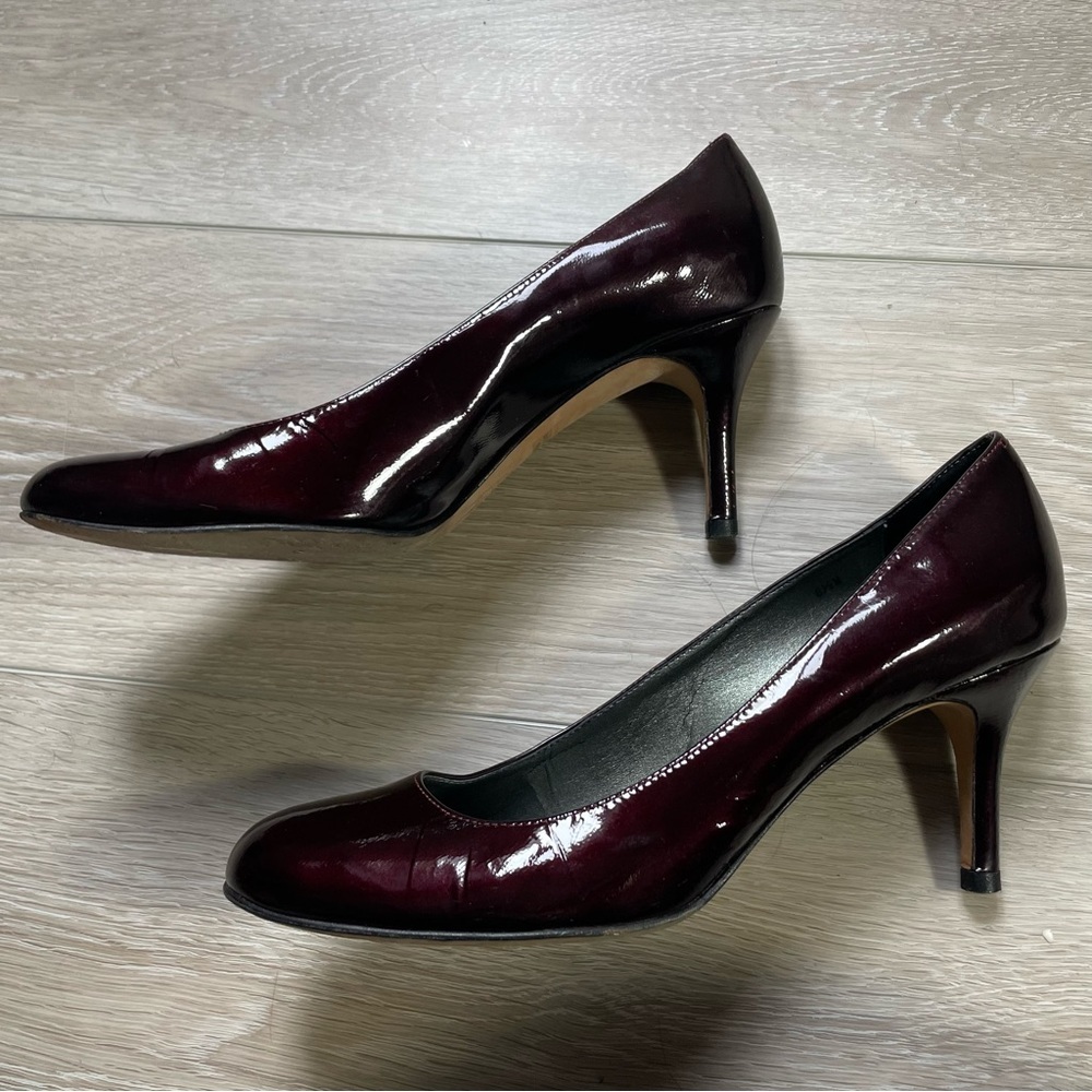 Patent leather burgundy Vaneli heels